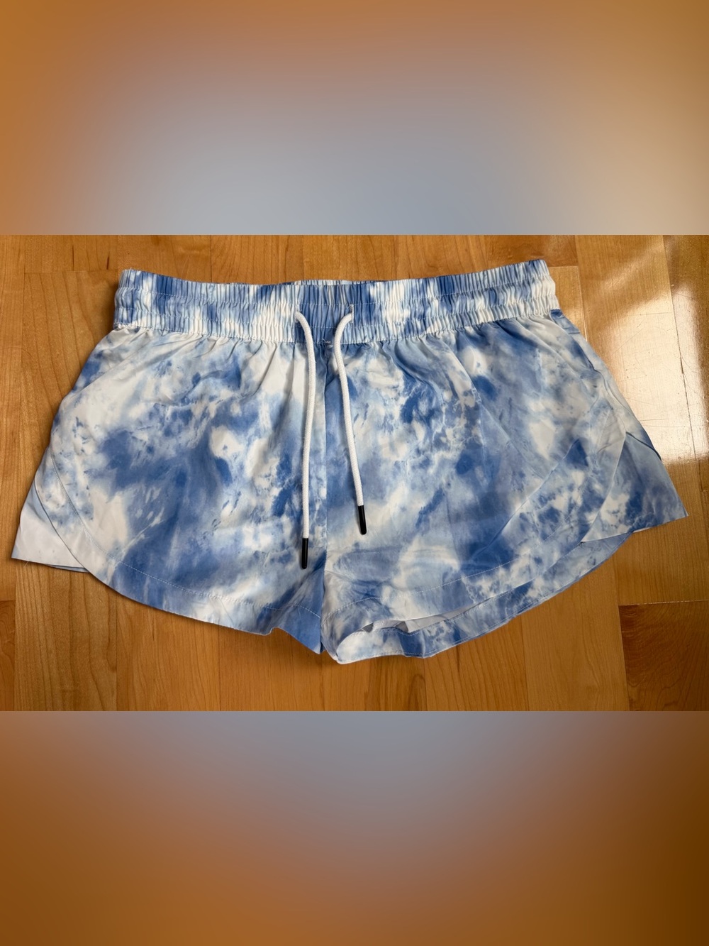 Adorable Blue Tie-Dye Elastic Waist Shorts (medium) NWOT